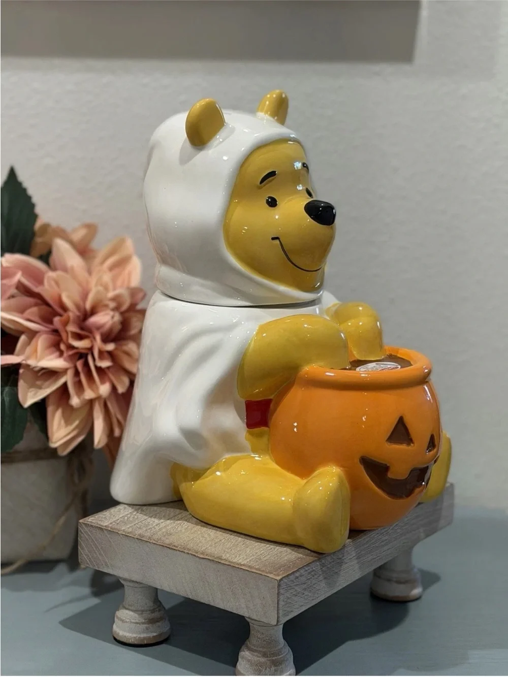 New Winnie the Pooh Ghost With Jack-O-Lantern Pumpkin Cookie Jar Disney